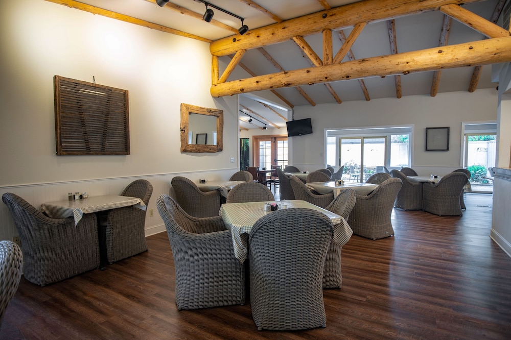 The Lodge at Riverside 40/62