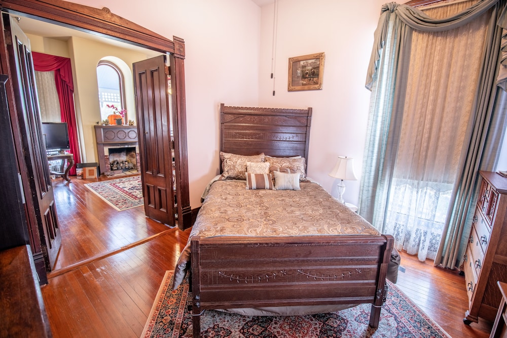 Grand Gables Inn Bed & Breakfast 15/38