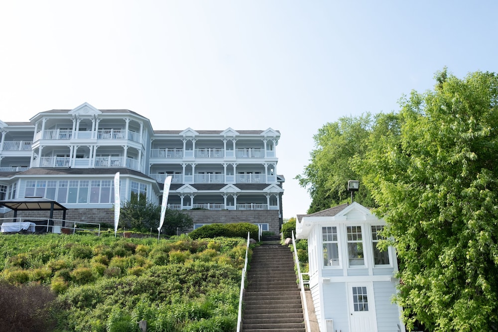 Geneva Inn 1/50