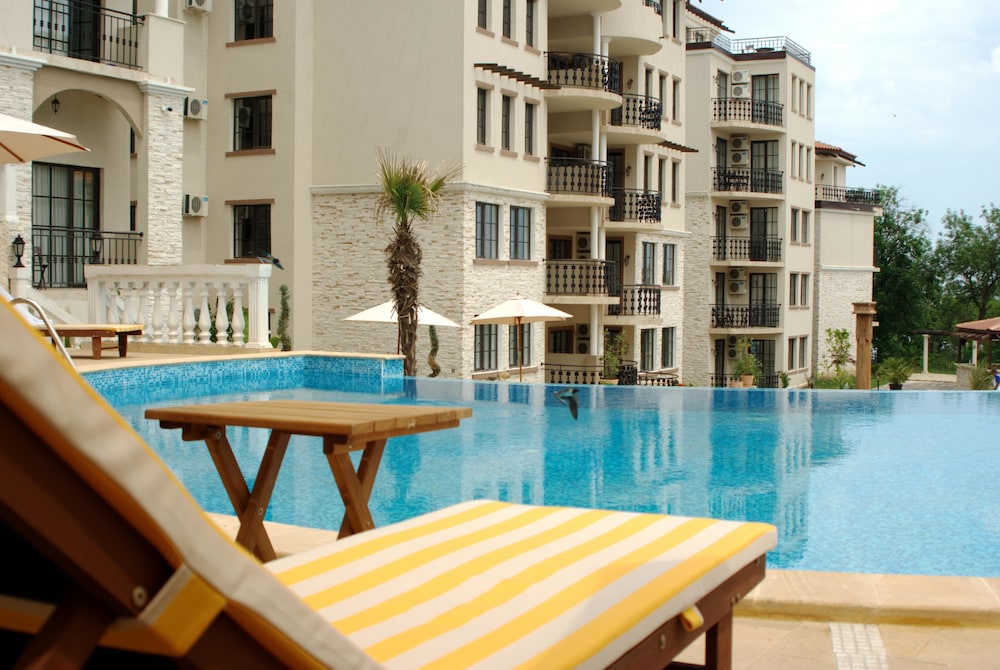 The Cliff Beach And Spa 56/58