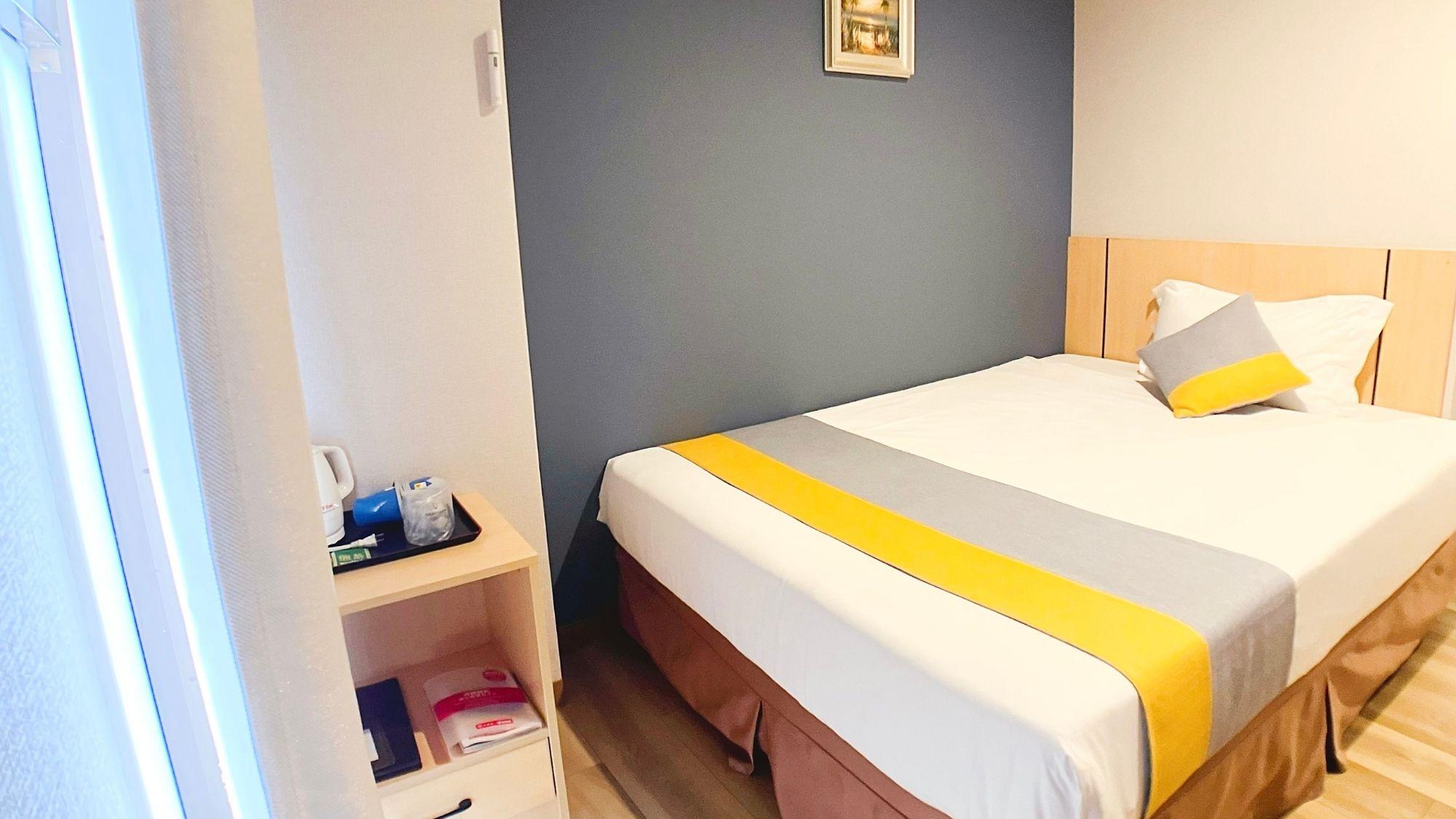 Room, Double Bed, City View