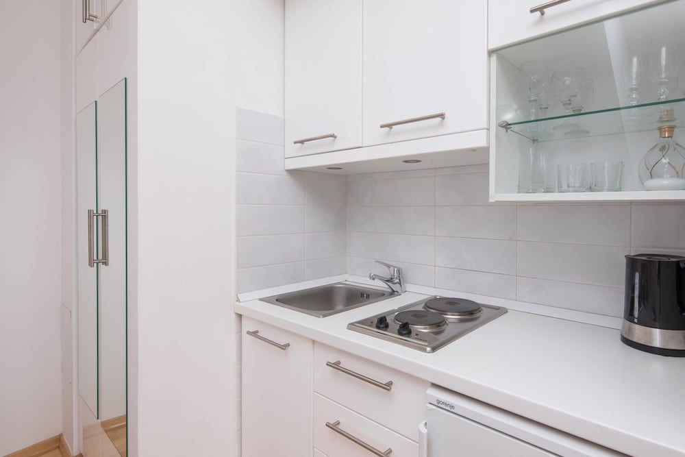 Split Center Suites 63/66