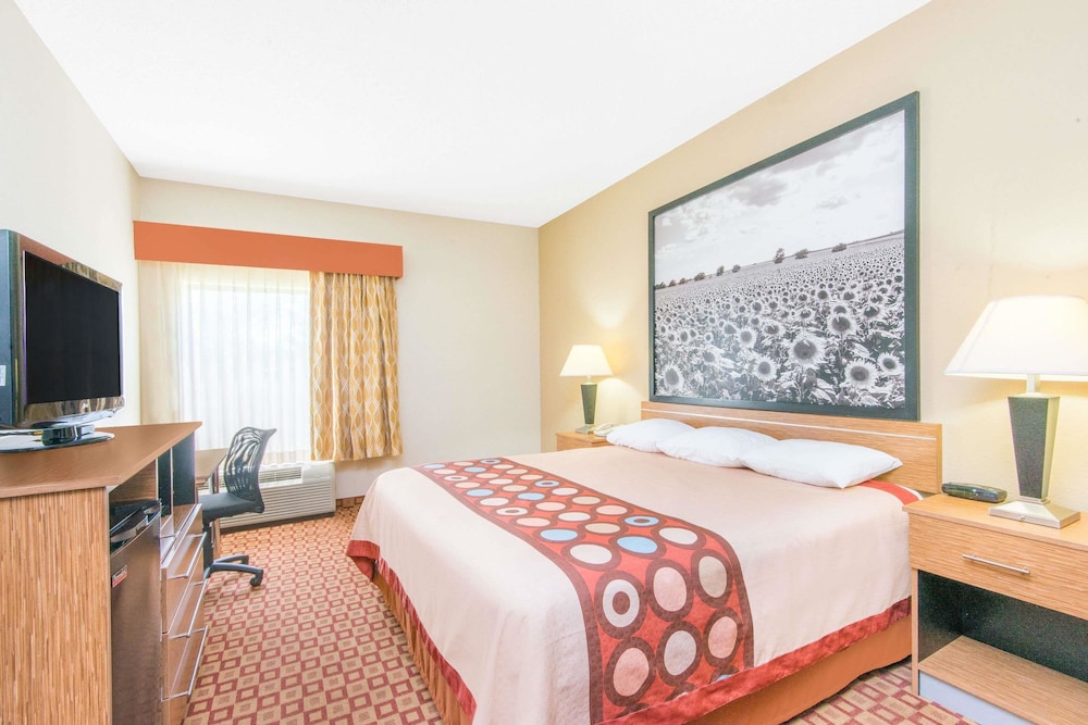 Super 8 by Wyndham Wichita South 6/15