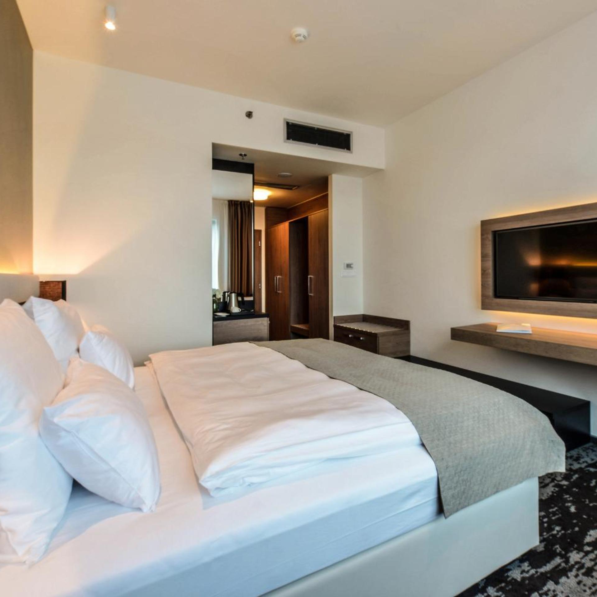 Grid Hotel 25/64