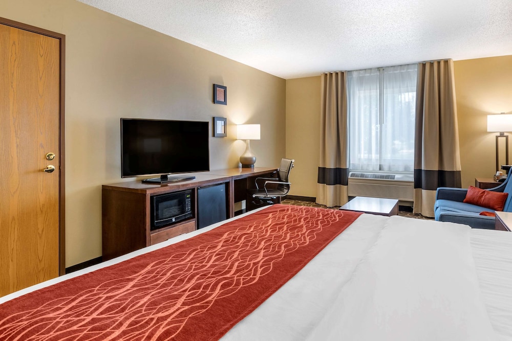 Comfort Inn Dyersville Near Field of Dreams 9/22