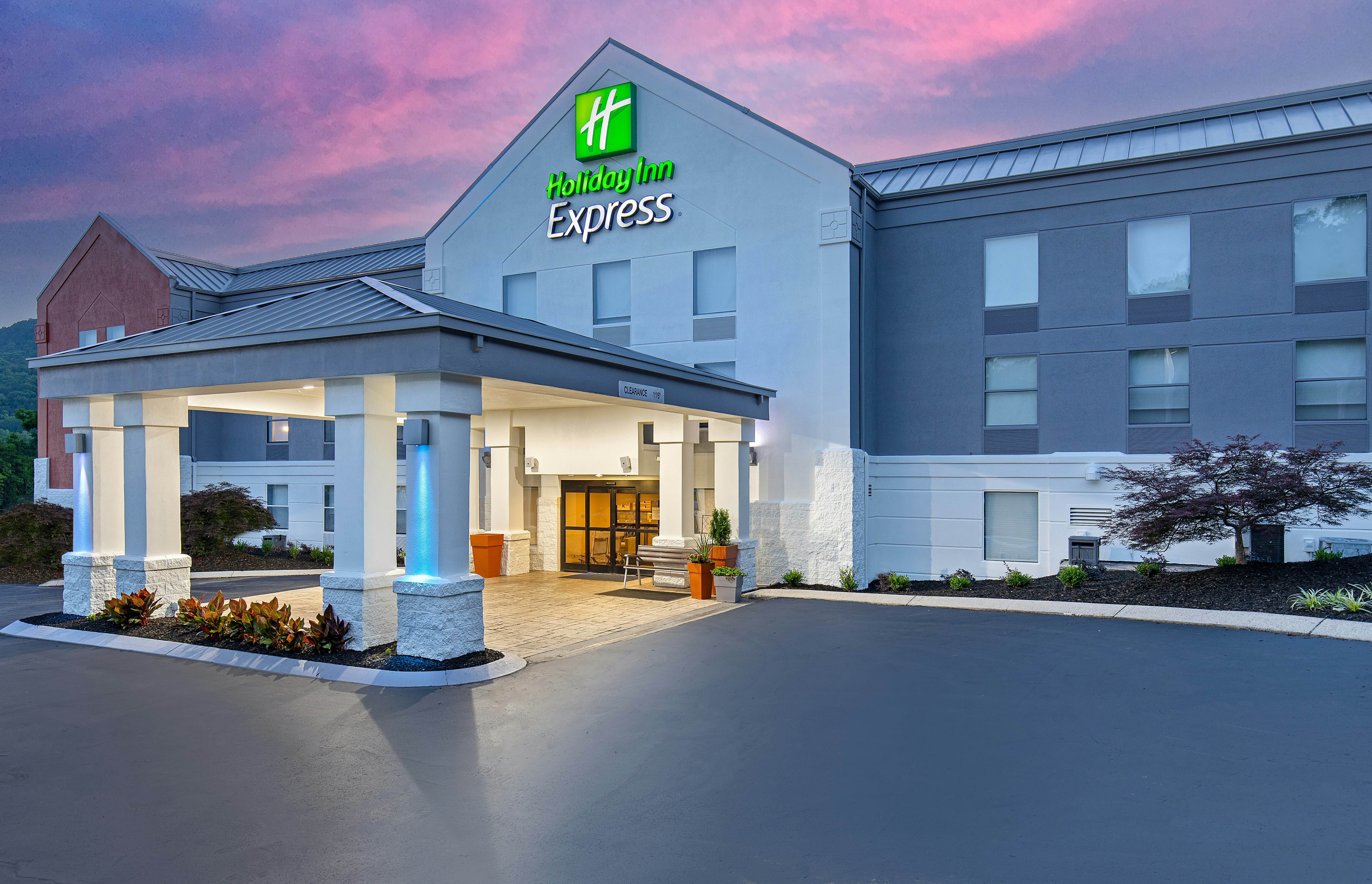 Holiday Inn Express And Suites Kimball 4/50