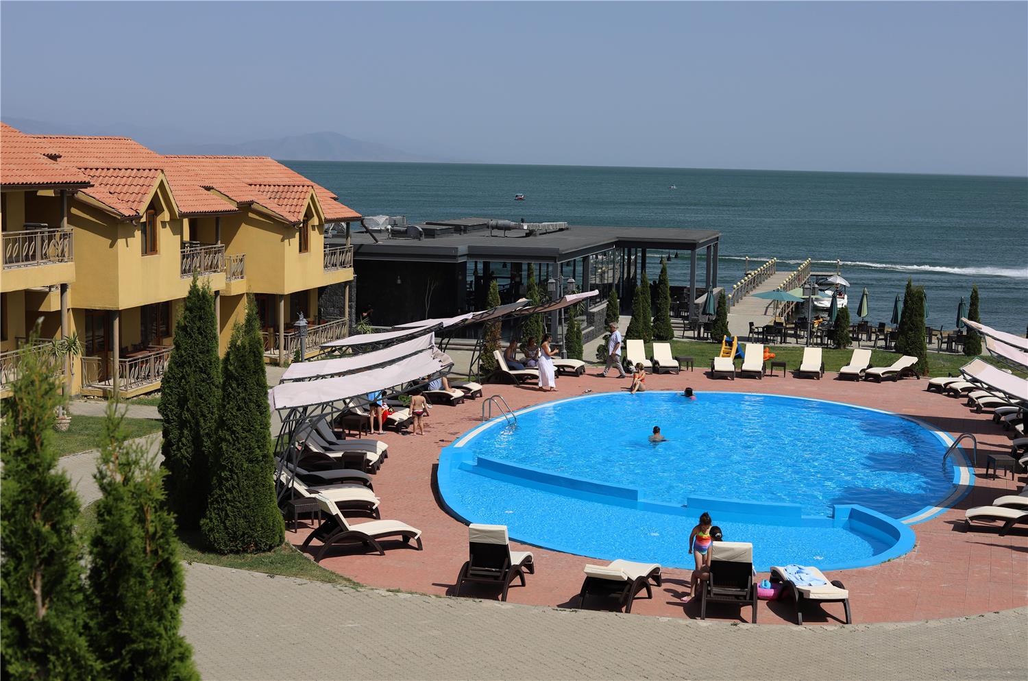 Best Western Bohemian Resort 12/16