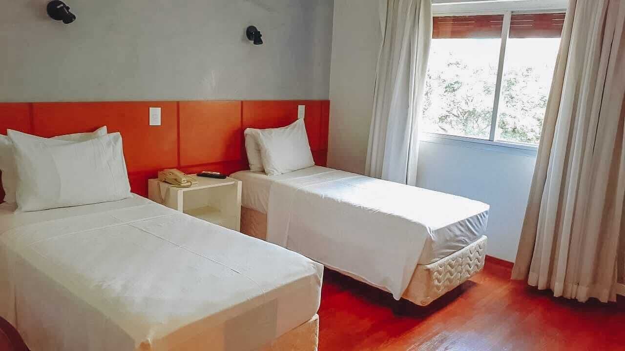 ROOM, TWIN BEDS