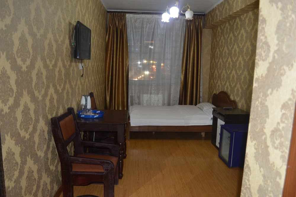 Land Hotel 24/50