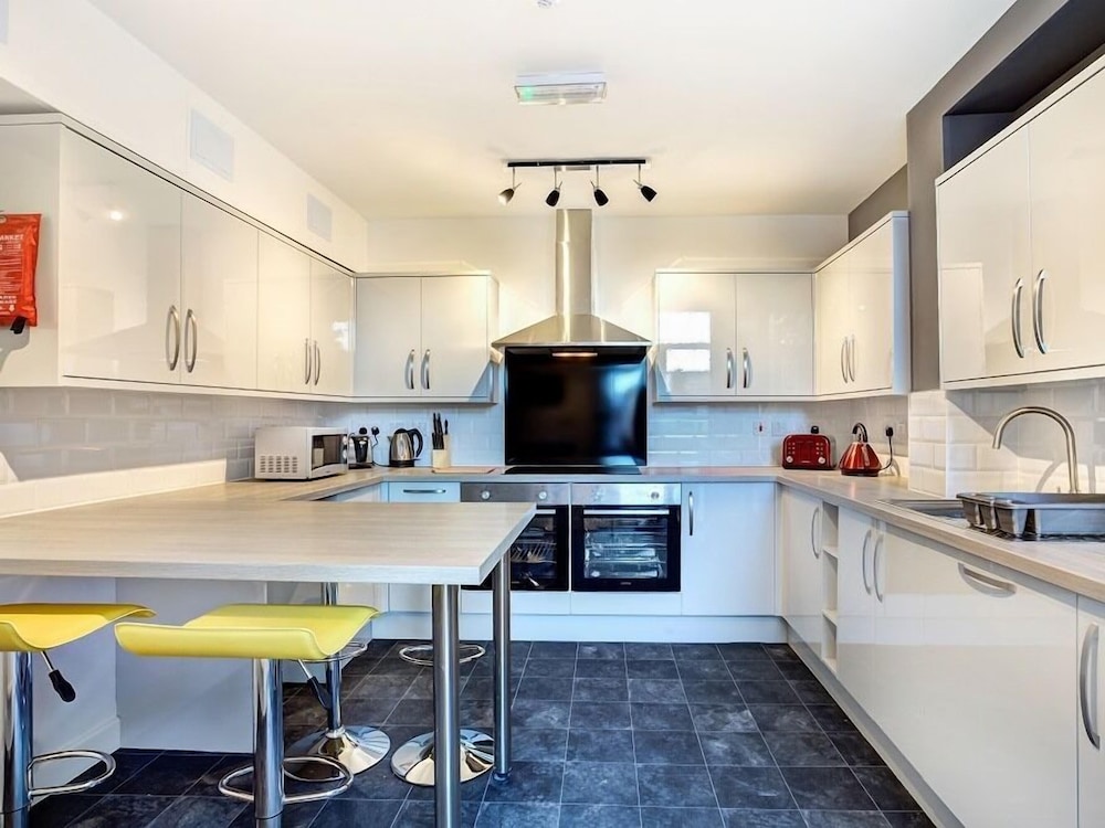 Townhouse Plus @ 166 Edleston Road Crewe 13/17