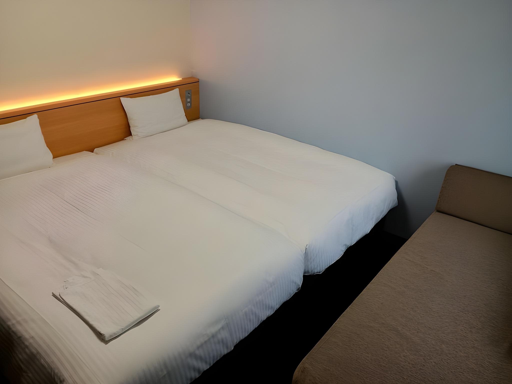 ECONOMY, TWIN BEDS