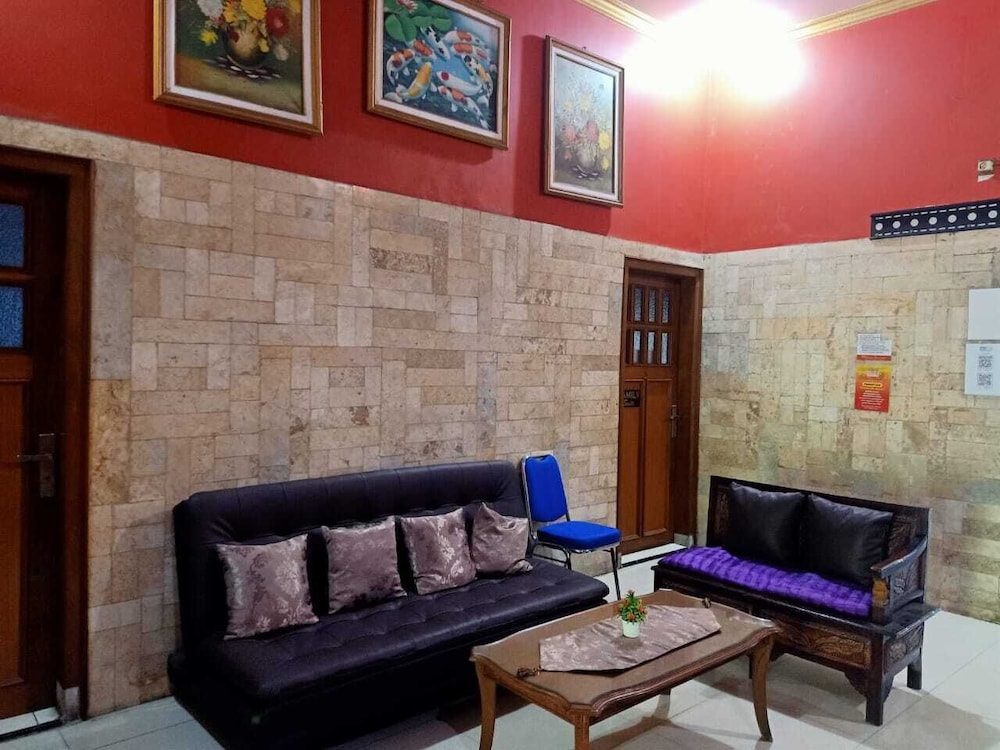 Hotel O Guest House Amalia Malang 37/52