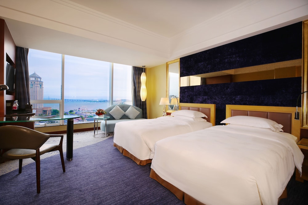 Zhuhai Charming Holiday Hotel 7/40