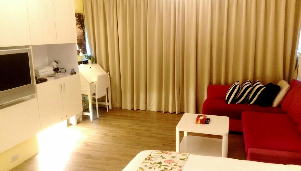 85 Cape Suites 66/74