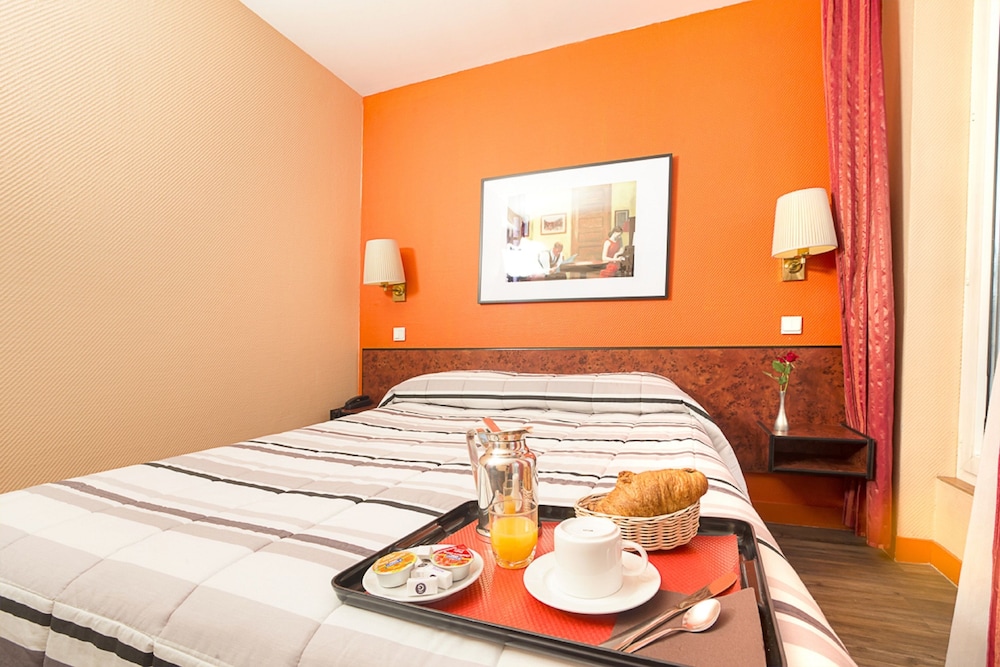 HOTEL PIERRE NICOLE 12/53