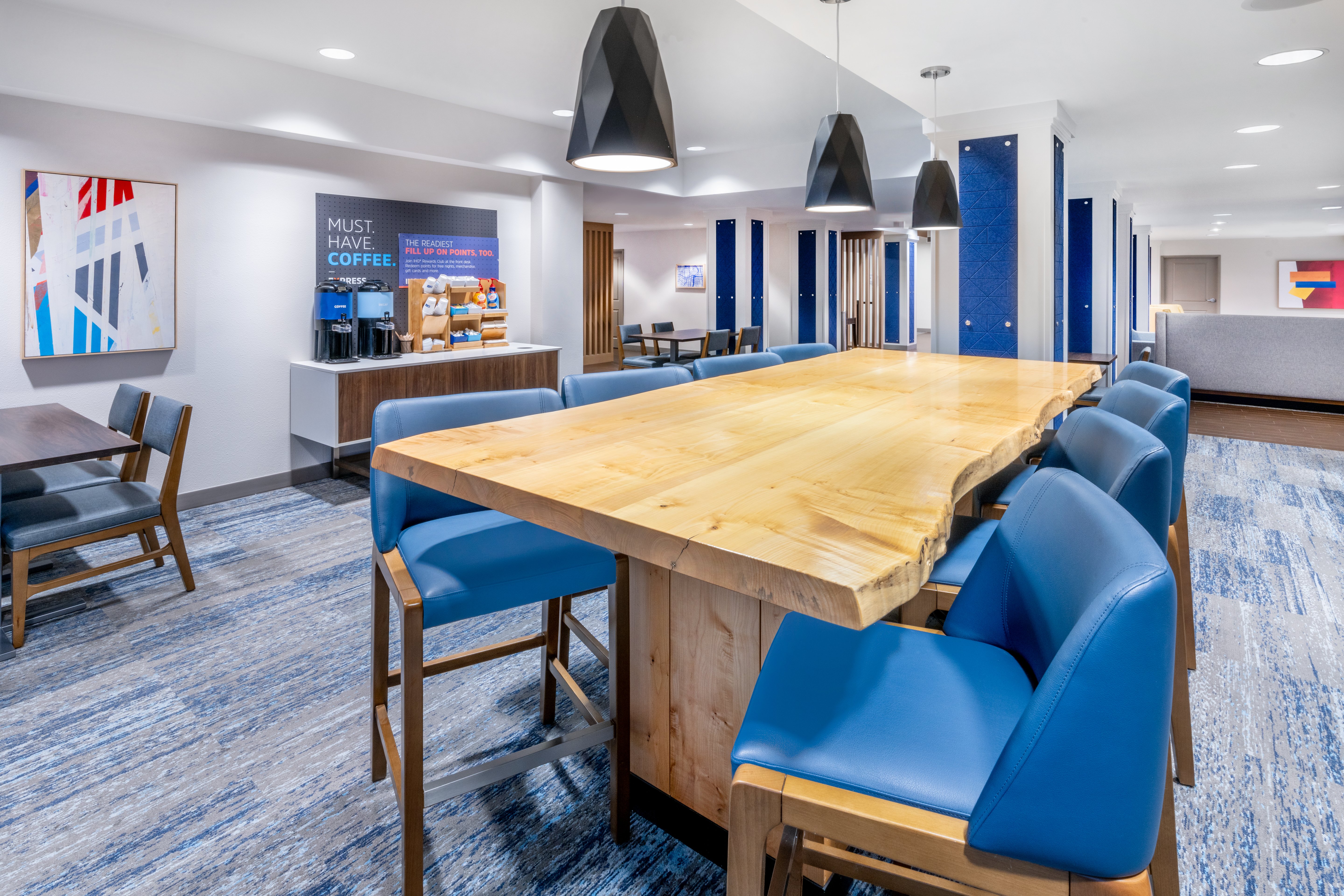 Holiday Inn Express Suites Colorado Springs First Main 20/28
