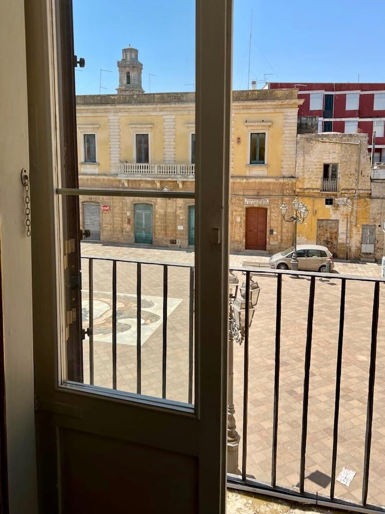 Palazzo De Castro 44/78