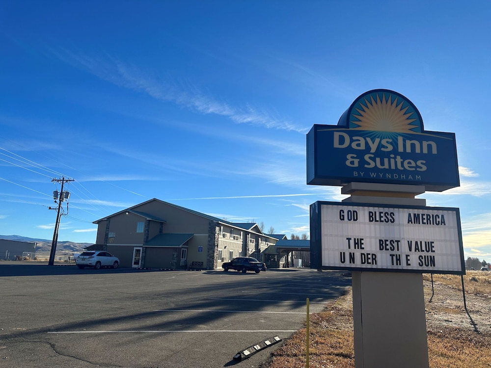 Days Inn & Suites by Wyndham Gunnison 37/46