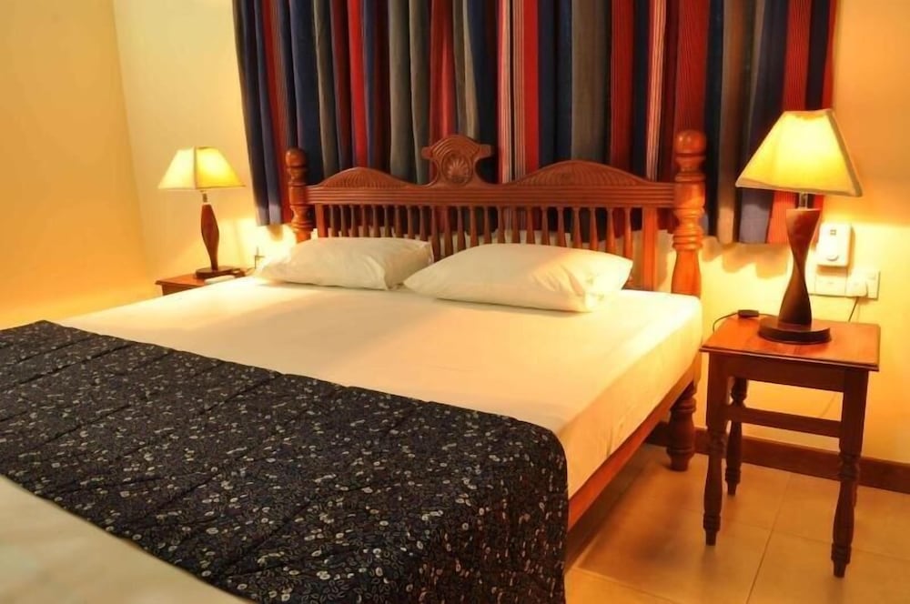 The Lake View Bungalow Yala photo2
