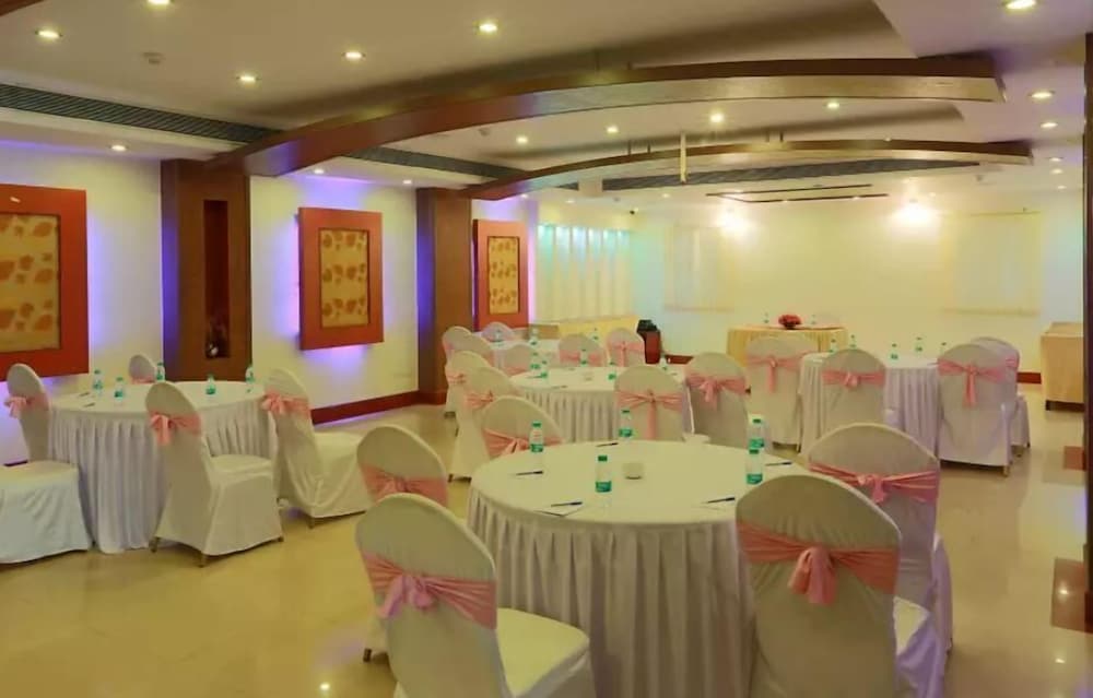 OYO 16804 Hotel Abhimaani Vasathi 15/16