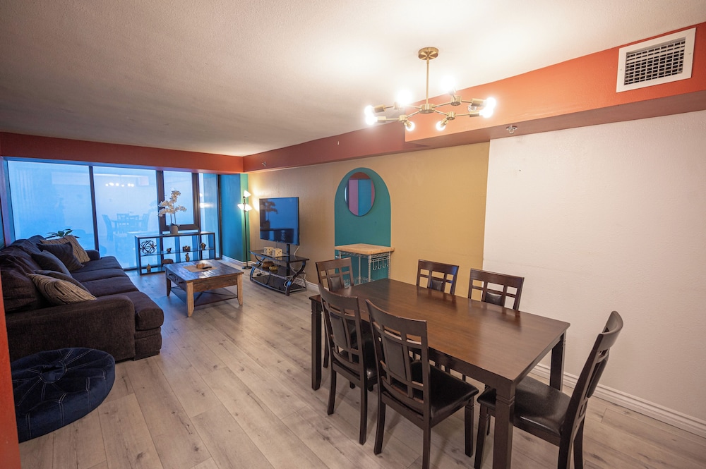 1Bd1Ba w BonusRM Stay Together Suites 53/62