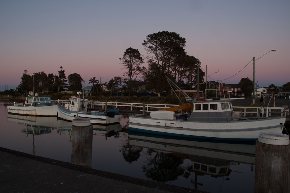Anchor Bay Motel 41/50