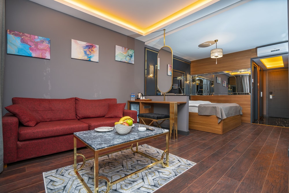 Eagle Palace Suites 36/50