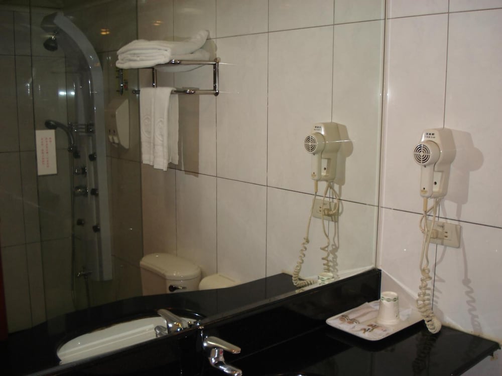 Attic Hotel 60/63