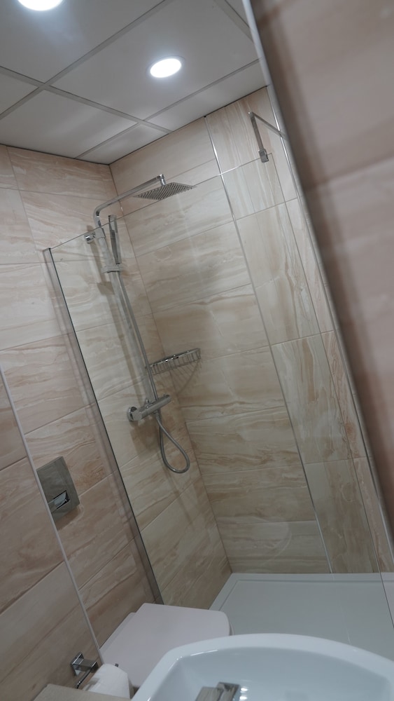 Briar Court Hotel 33/70