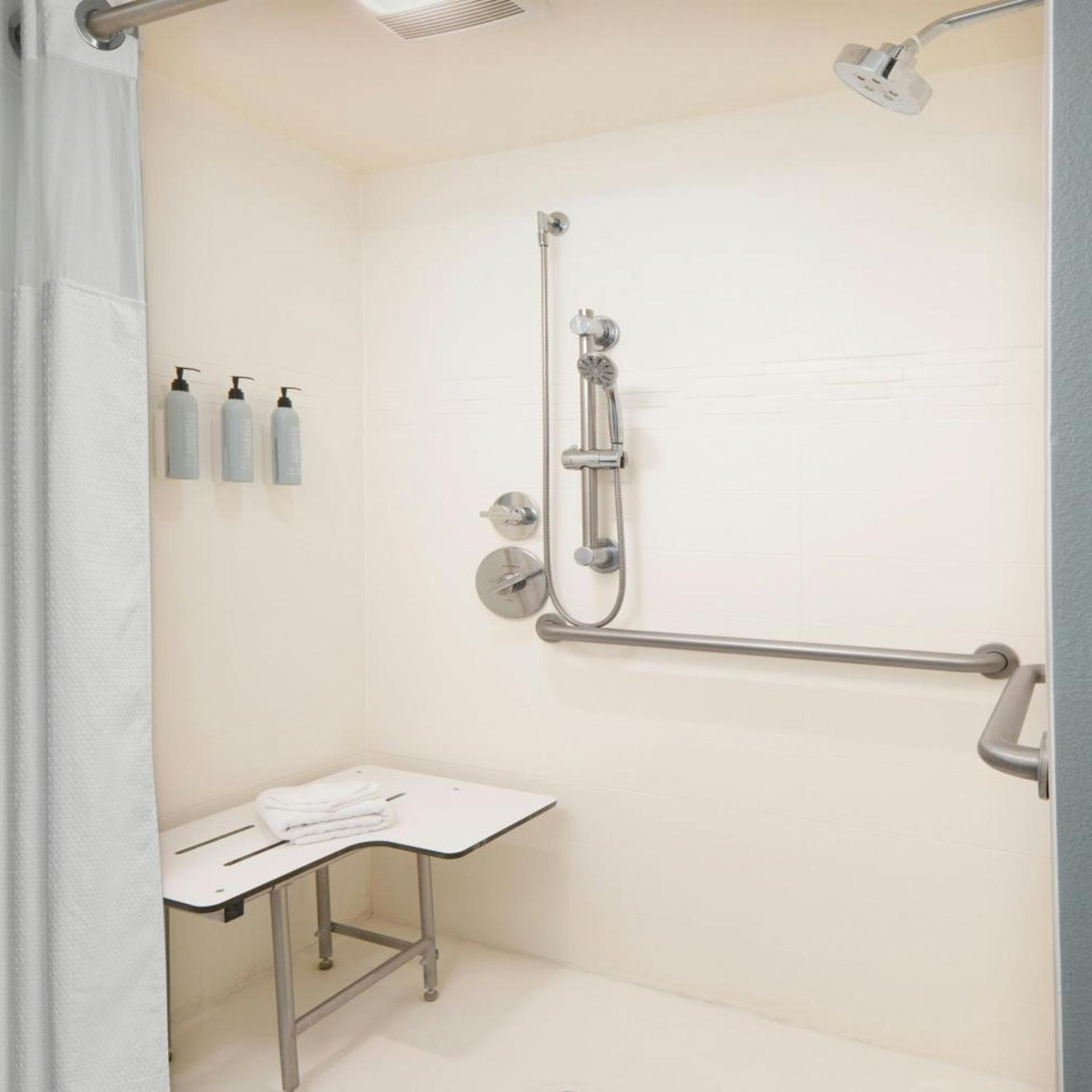 استوديو بسرير كوين مع أريكة بحوض استحمام لذوي الإعاقة، Residence Inn San Antonio Airport 5/5