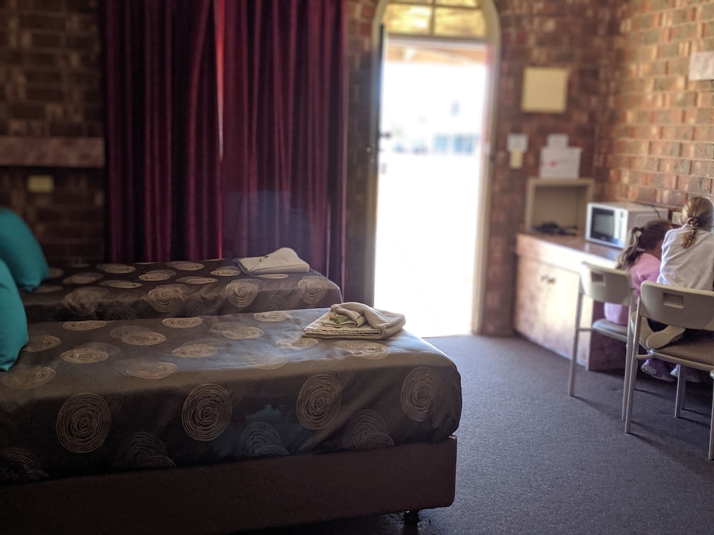 The Argent Motel 15/34