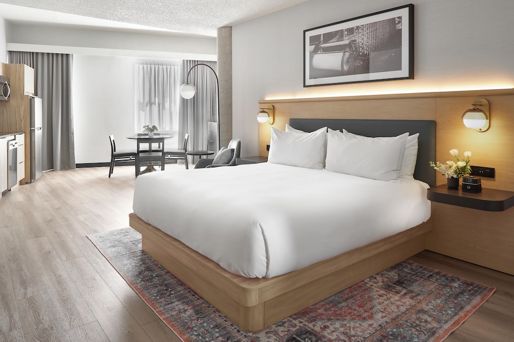 STANDARD, KING BED, KITCHENETTE