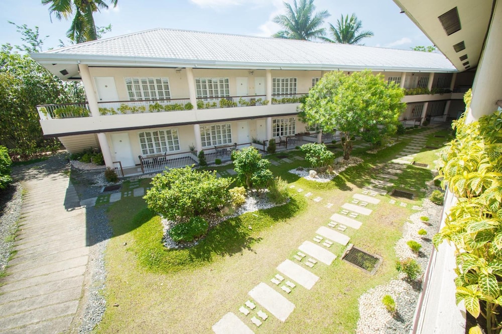 Almont Inland Resort 59/65