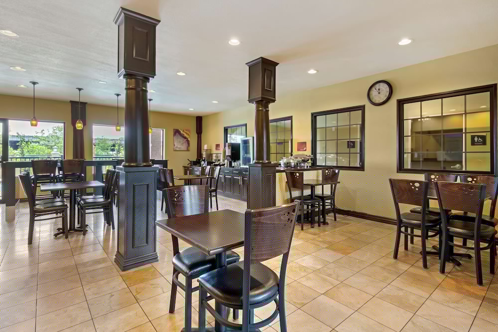 Best Western Plus DFW Airport Suites 29/43