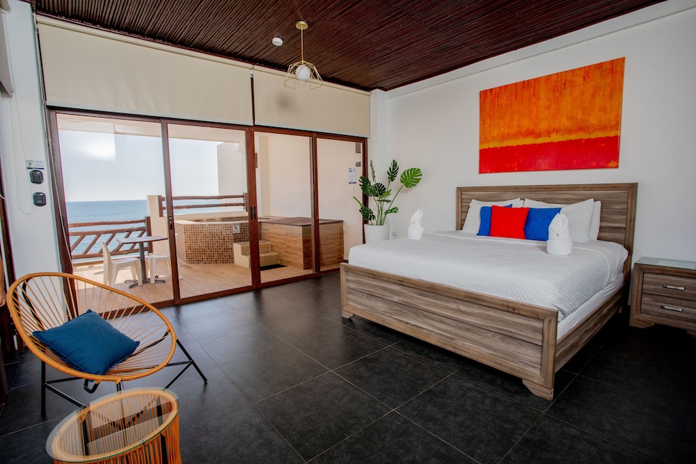 Hotel Los Farallones 12/70
