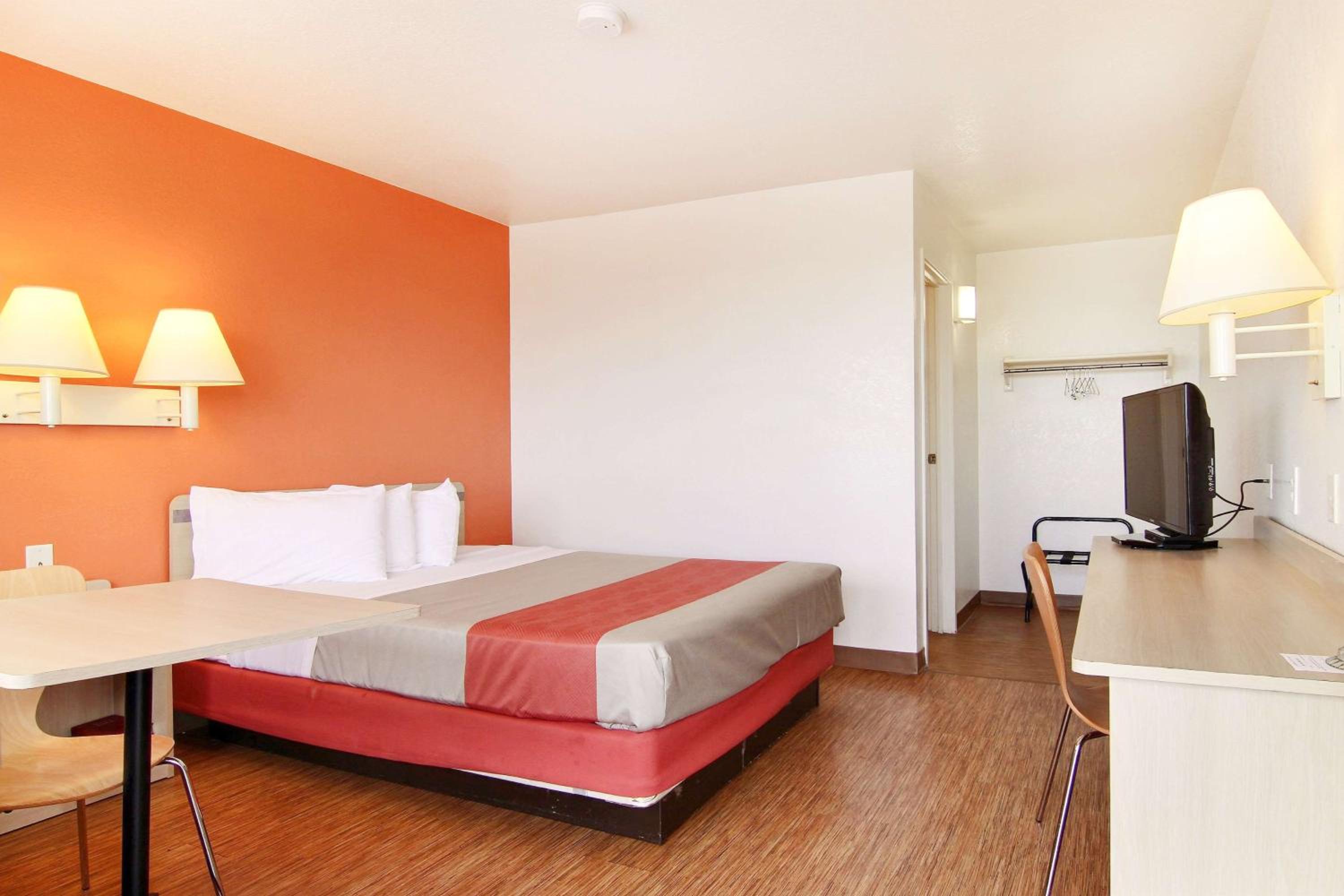 1 Queen Bed - Micfridge، Motel6 Fort Stockton, TX 4/10