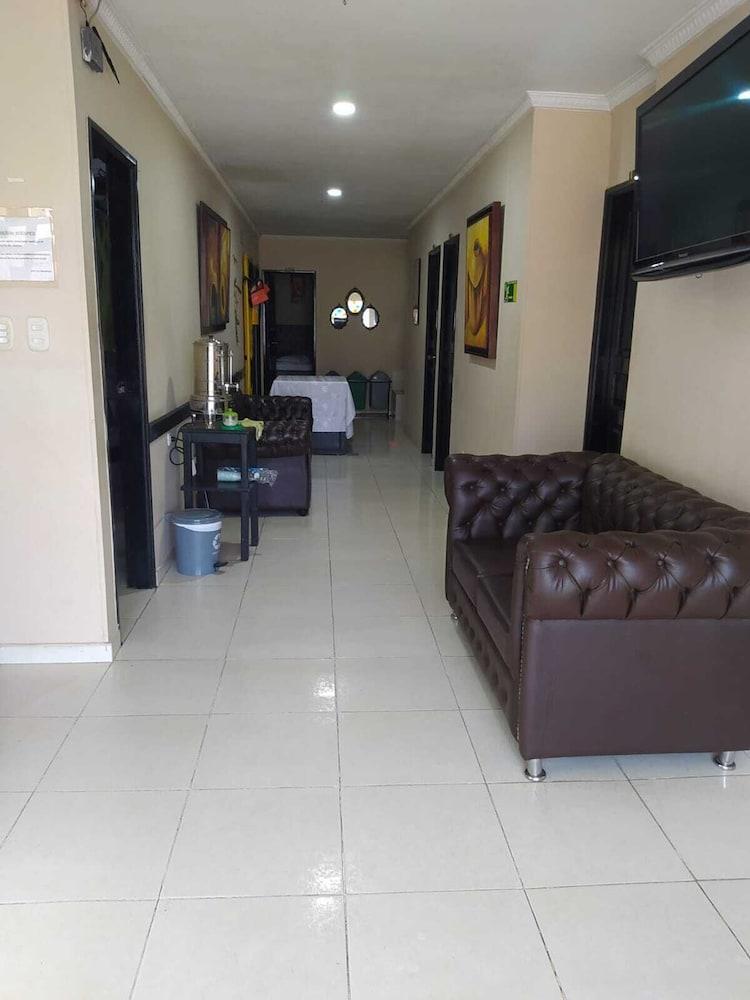 Hotel Calarca 2 8/28