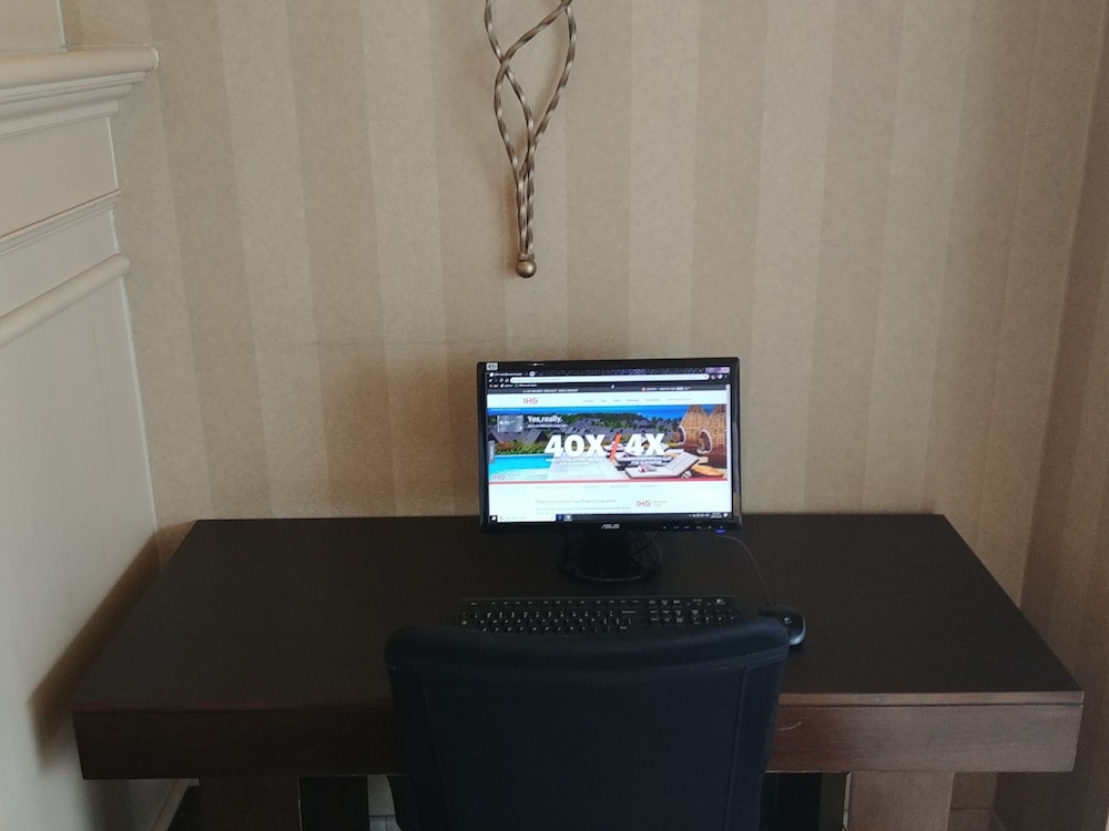 Holiday Inn Hotel Suites St Catharines Conference Ctr 66/81