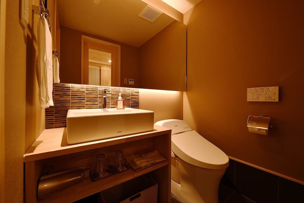 FOUR SEASONS INN KYOTO 20/21