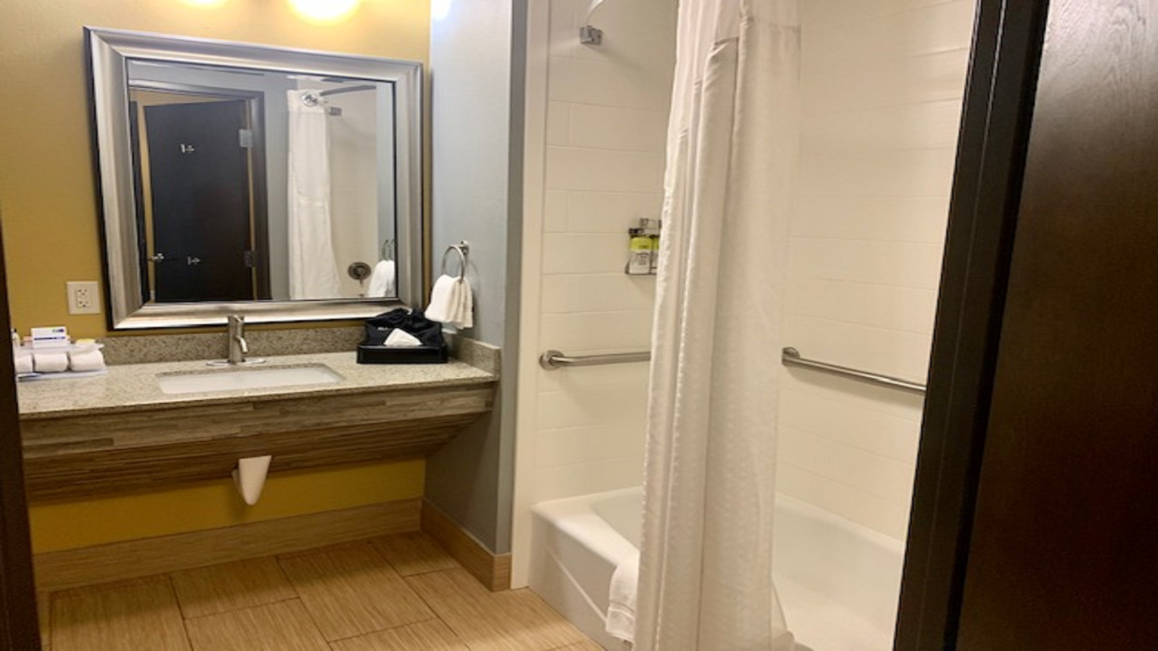 Holiday Inn Express Hotel and Suites Perry-National Fairground Area 62/68