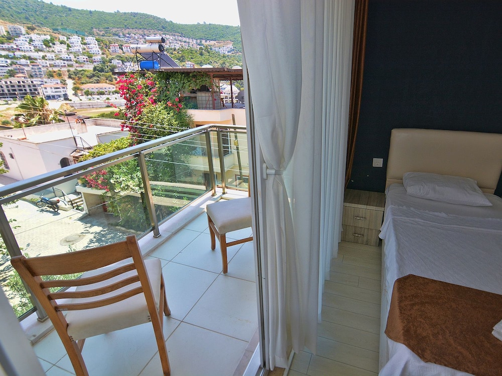 Airport Gulluk Hotel 10/17