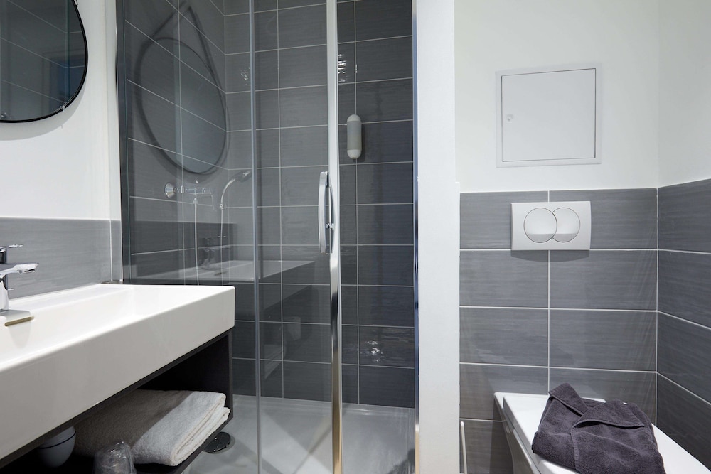 KYRIAD DIRECT Orleans - La Chapelle St Mesmin 17/57