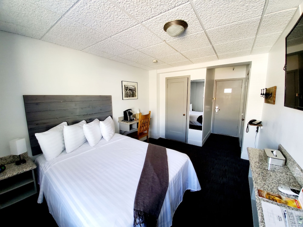 Historic Hotel Nevada and Gambling Hall 15/68