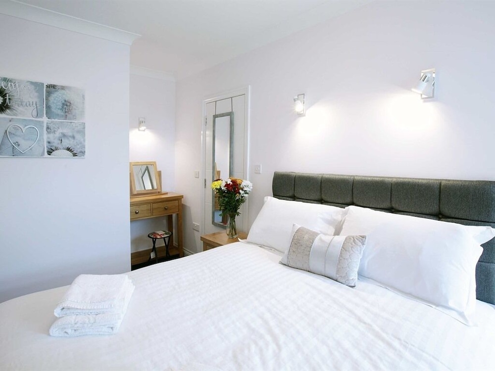 Austen's Luxury Apartments 7/50