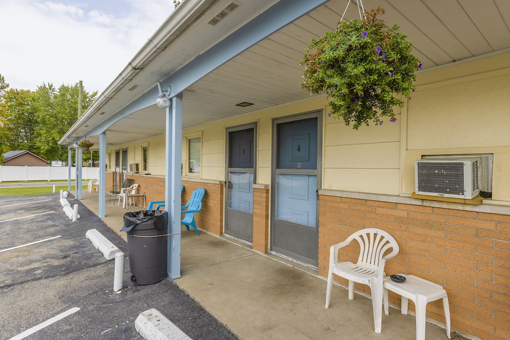 Parkside Motel by OYO Meadville Conneaut Lake 44/50