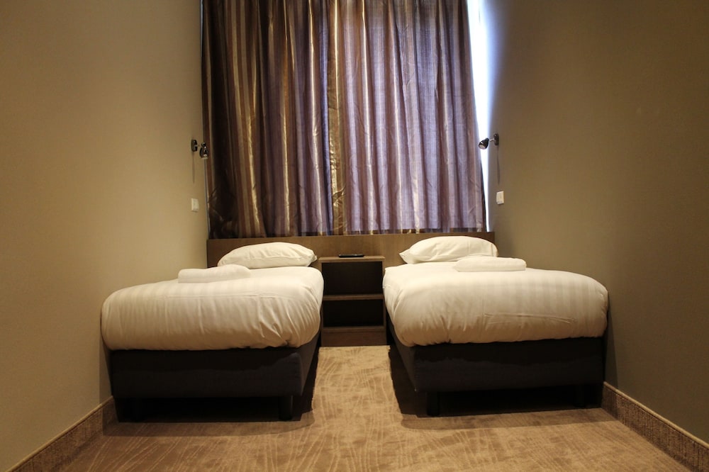 Hotel Blossoms 29/48