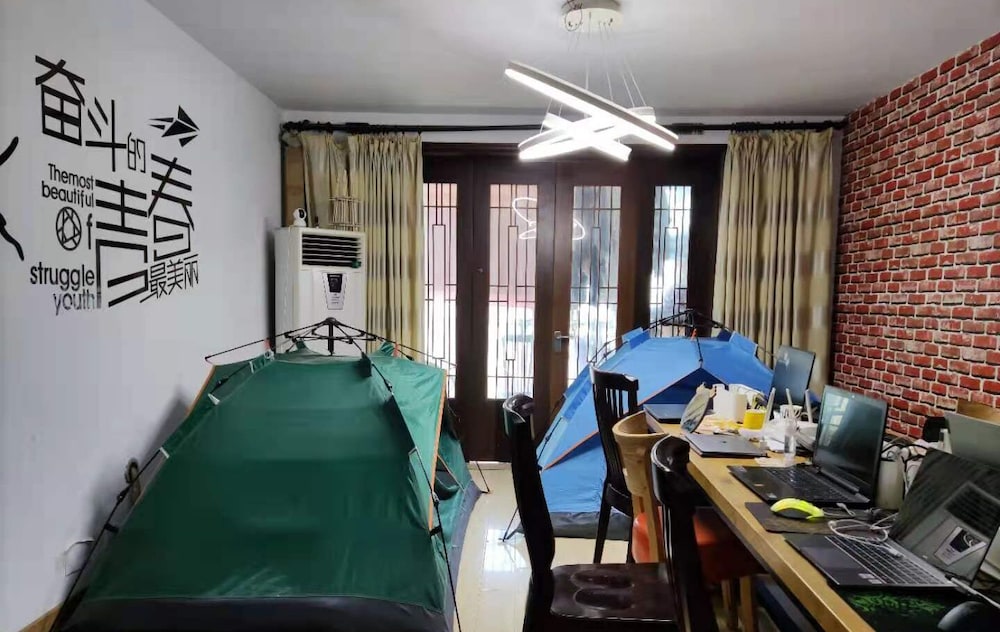 Pinkhostelling Laternational 15/22