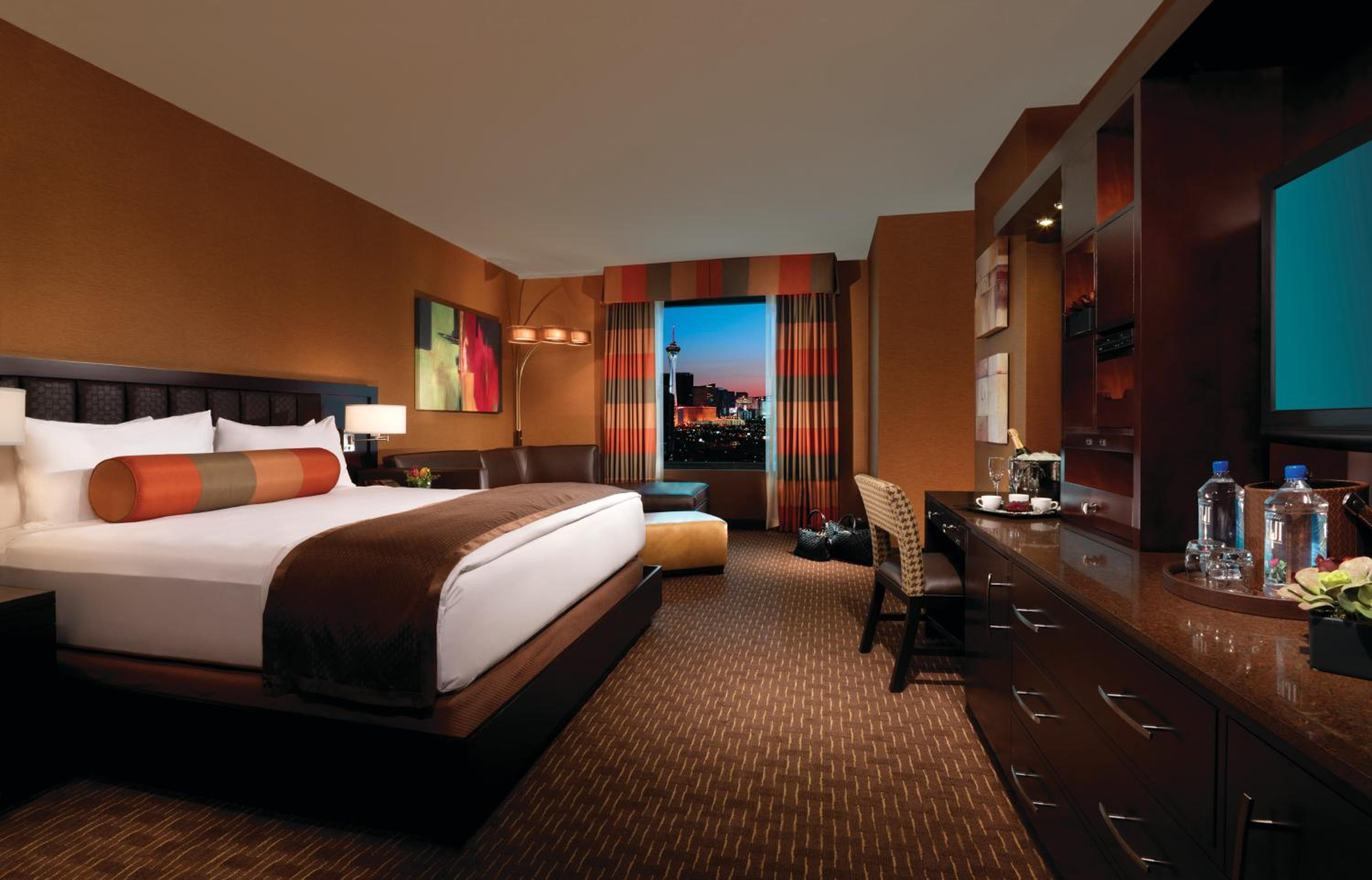 ROOM, KING BED, RUSH TOWER