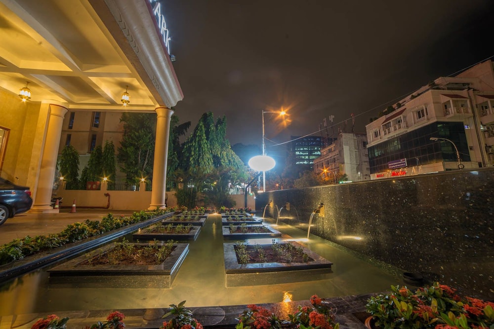 HOTEL RAJ PARK(FORMELY -RAMADA RAJ PARK INN) 7/63