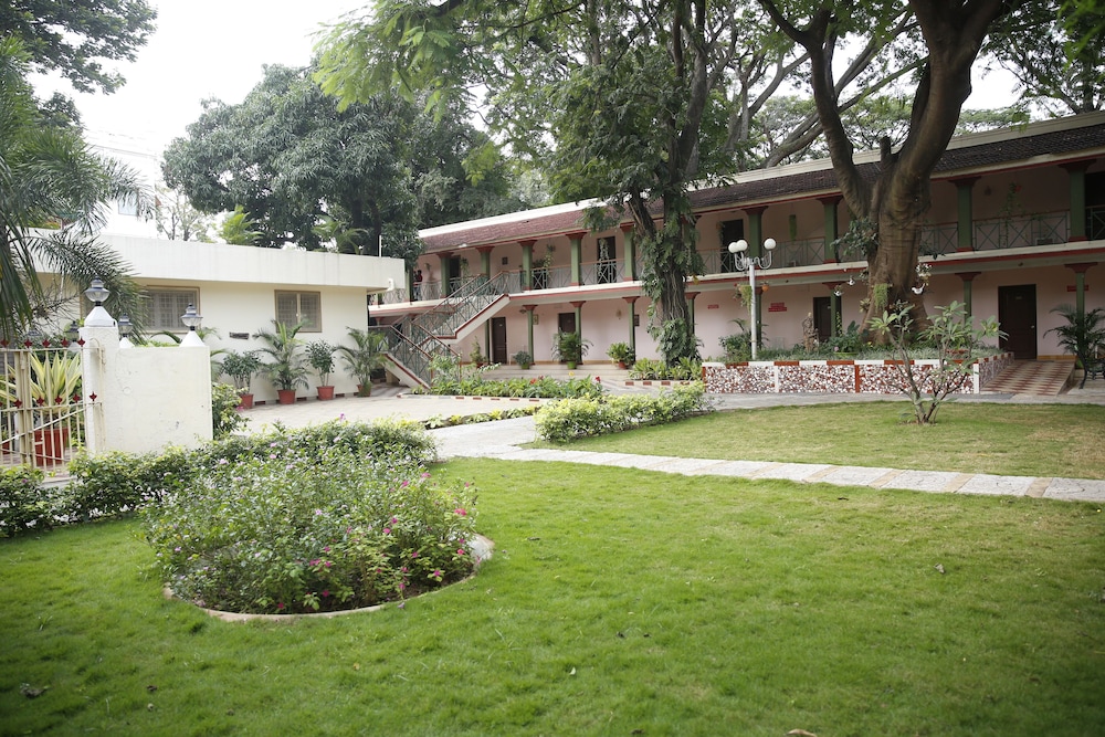 Jayamahal Palace Hotel 56/68